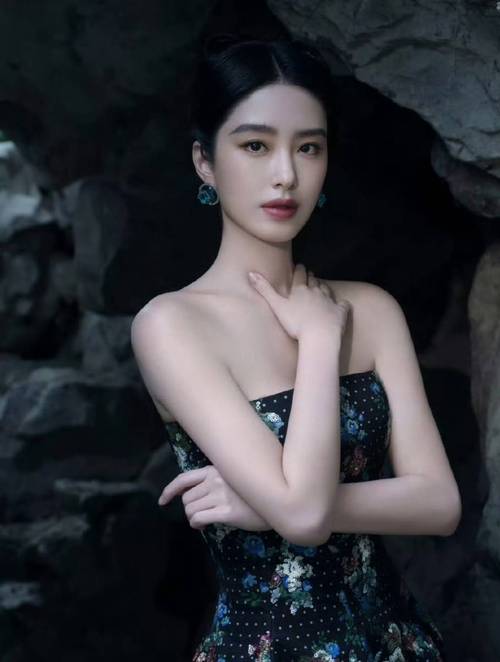新澳彩免费长期资料大全:杨采钰新恋情疑曝光