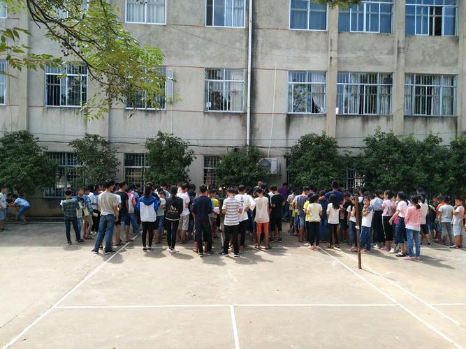 85118cσm查询澳彩内部资料:曝中学校长殴打学生
